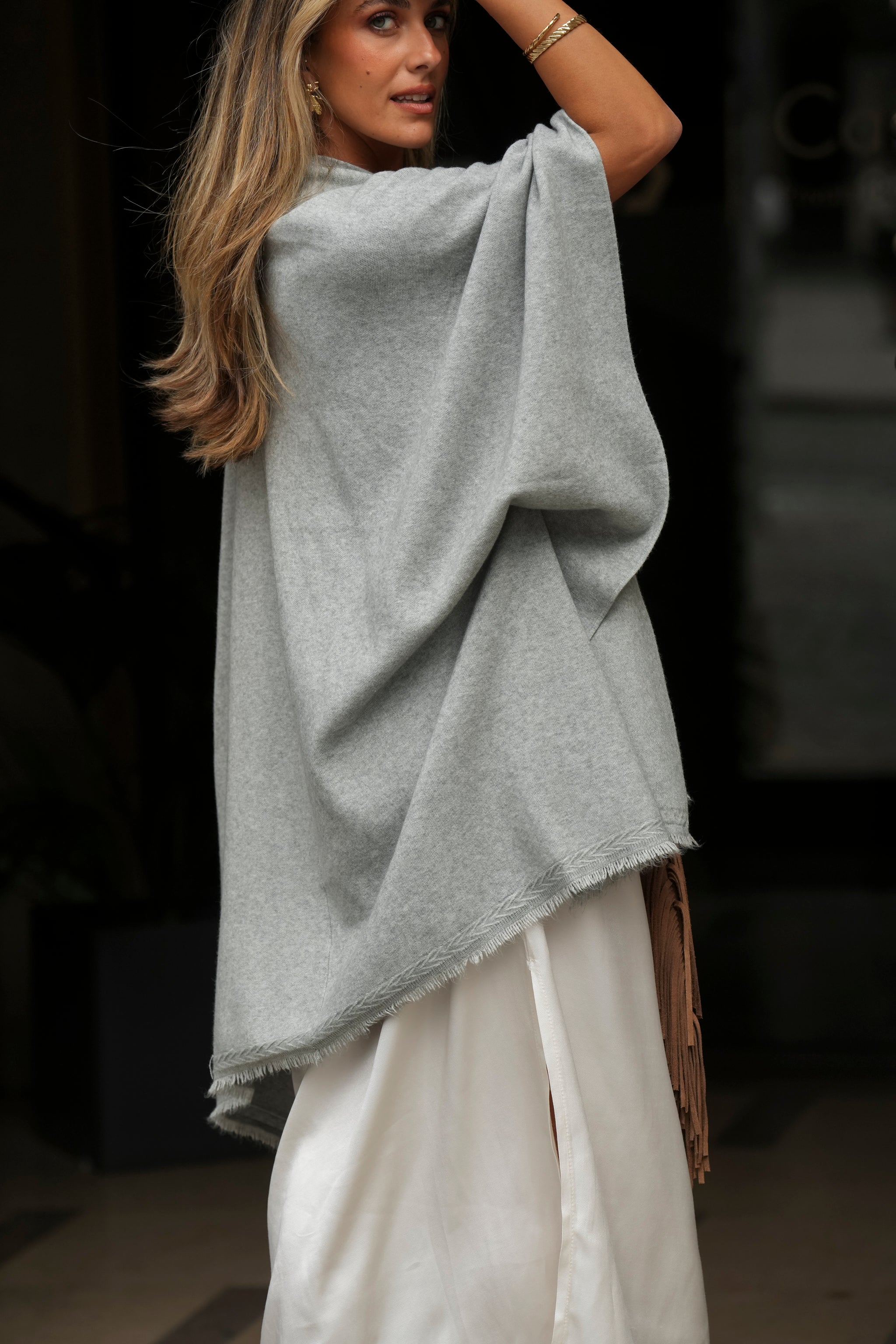 PONCHO LUCRÉCIA