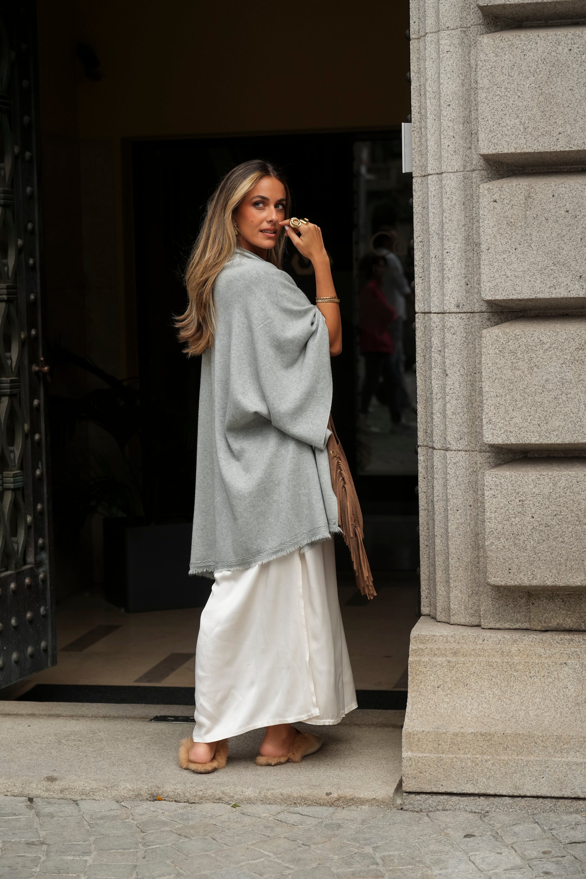 PONCHO LUCRÉCIA