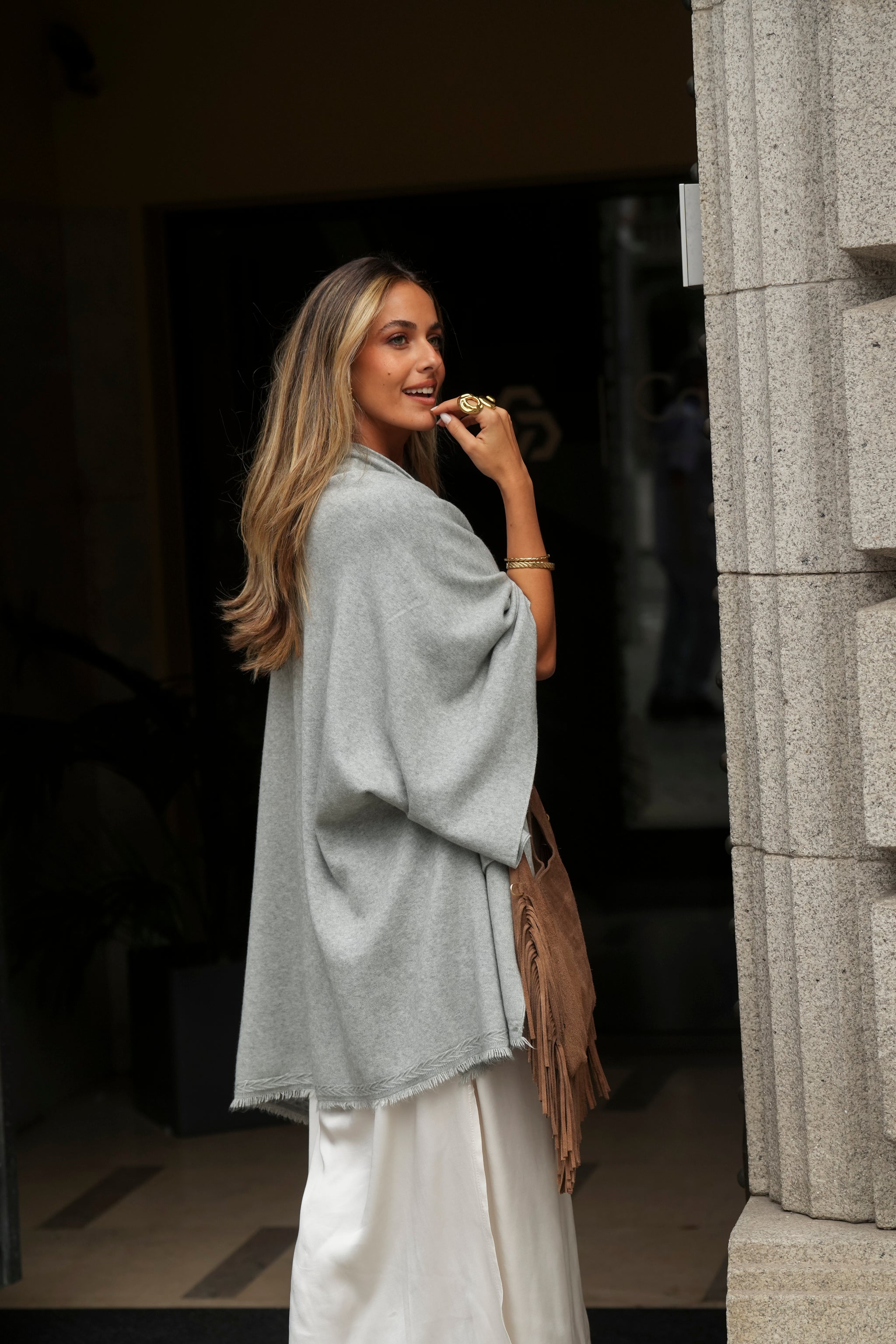 PONCHO LUCRÉCIA