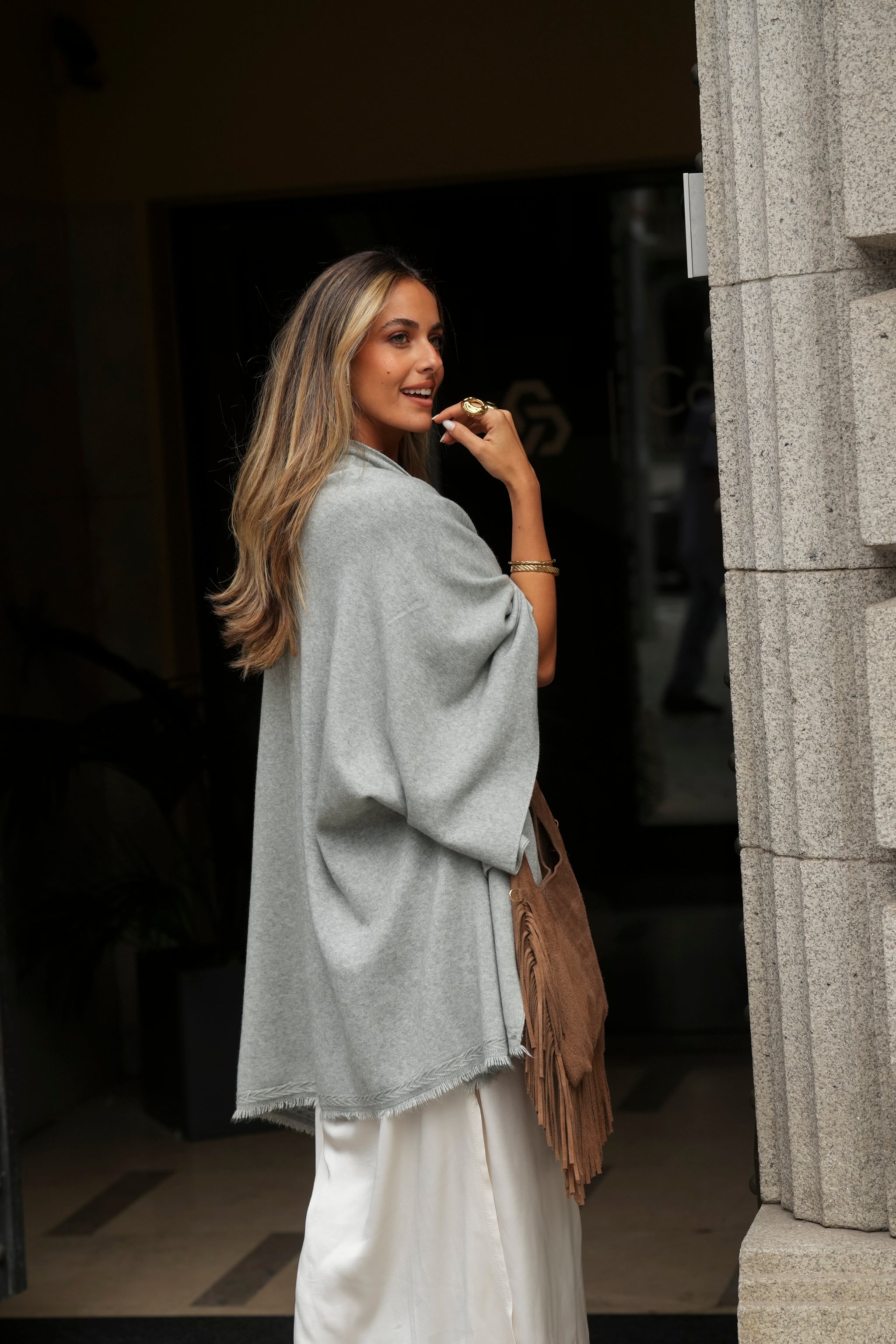 PONCHO LUCRÉCIA