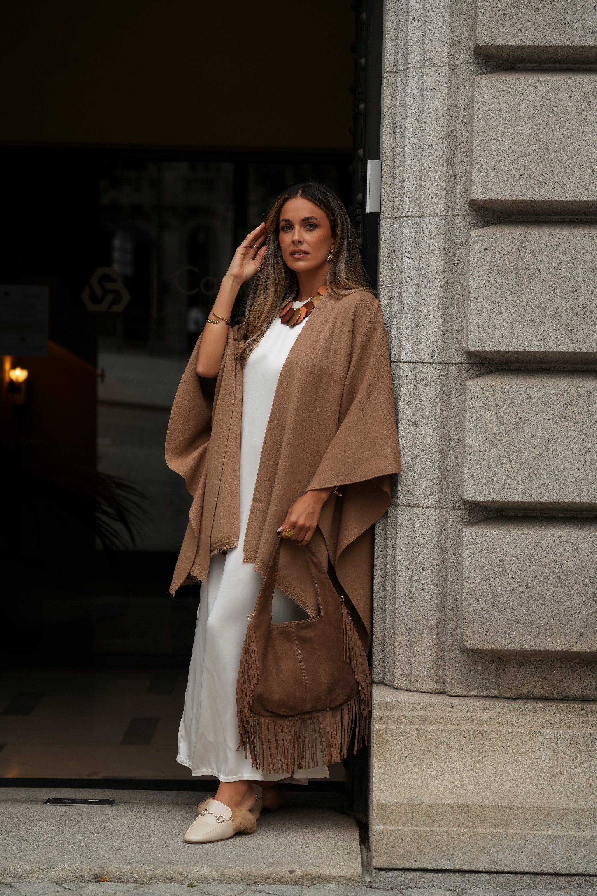 PONCHO LUCRÉCIA