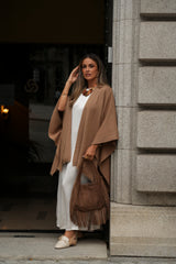 PONCHO LUCRÉCIA