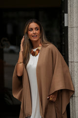 PONCHO LUCRÉCIA