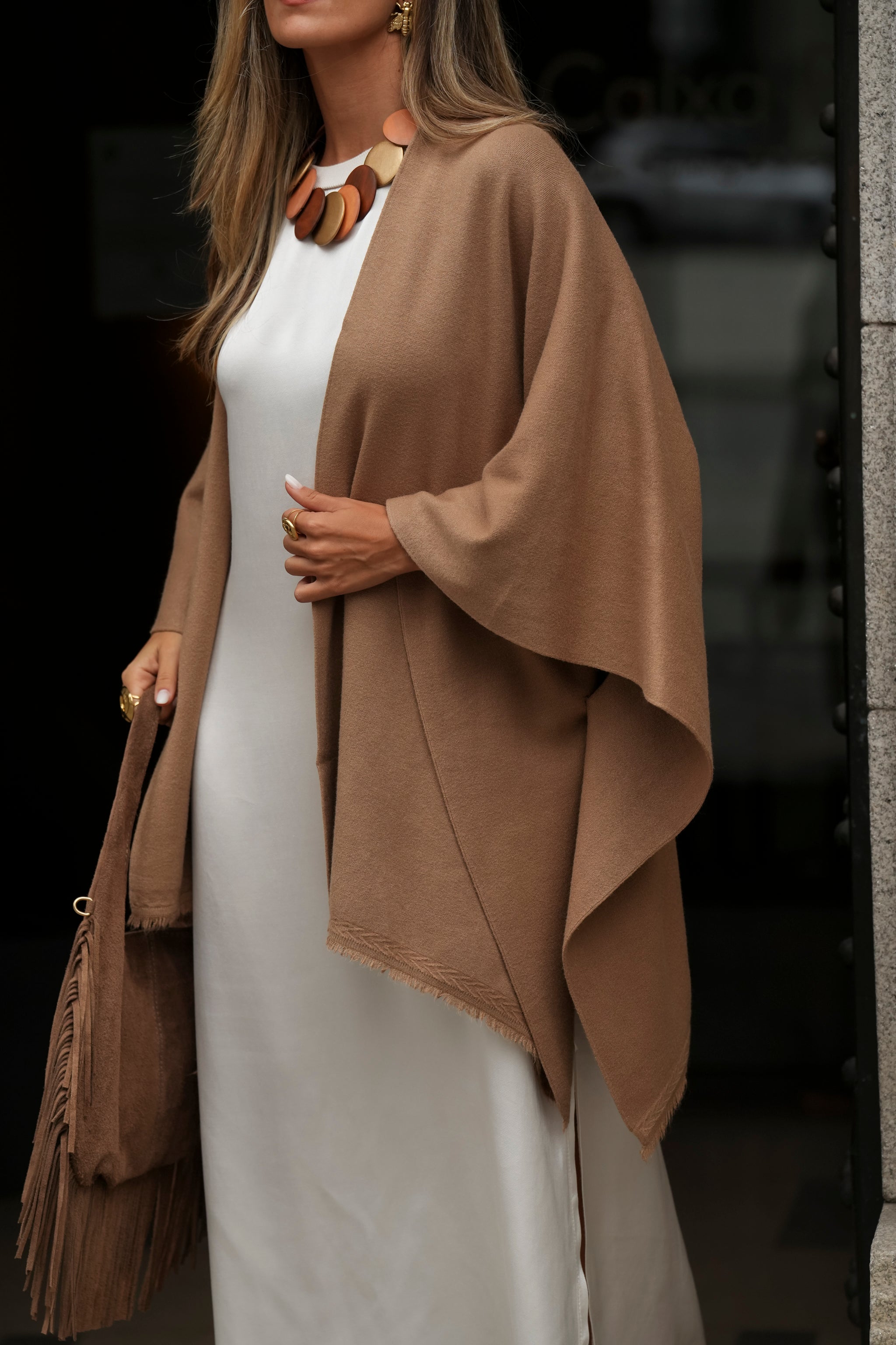 PONCHO LUCRÉCIA