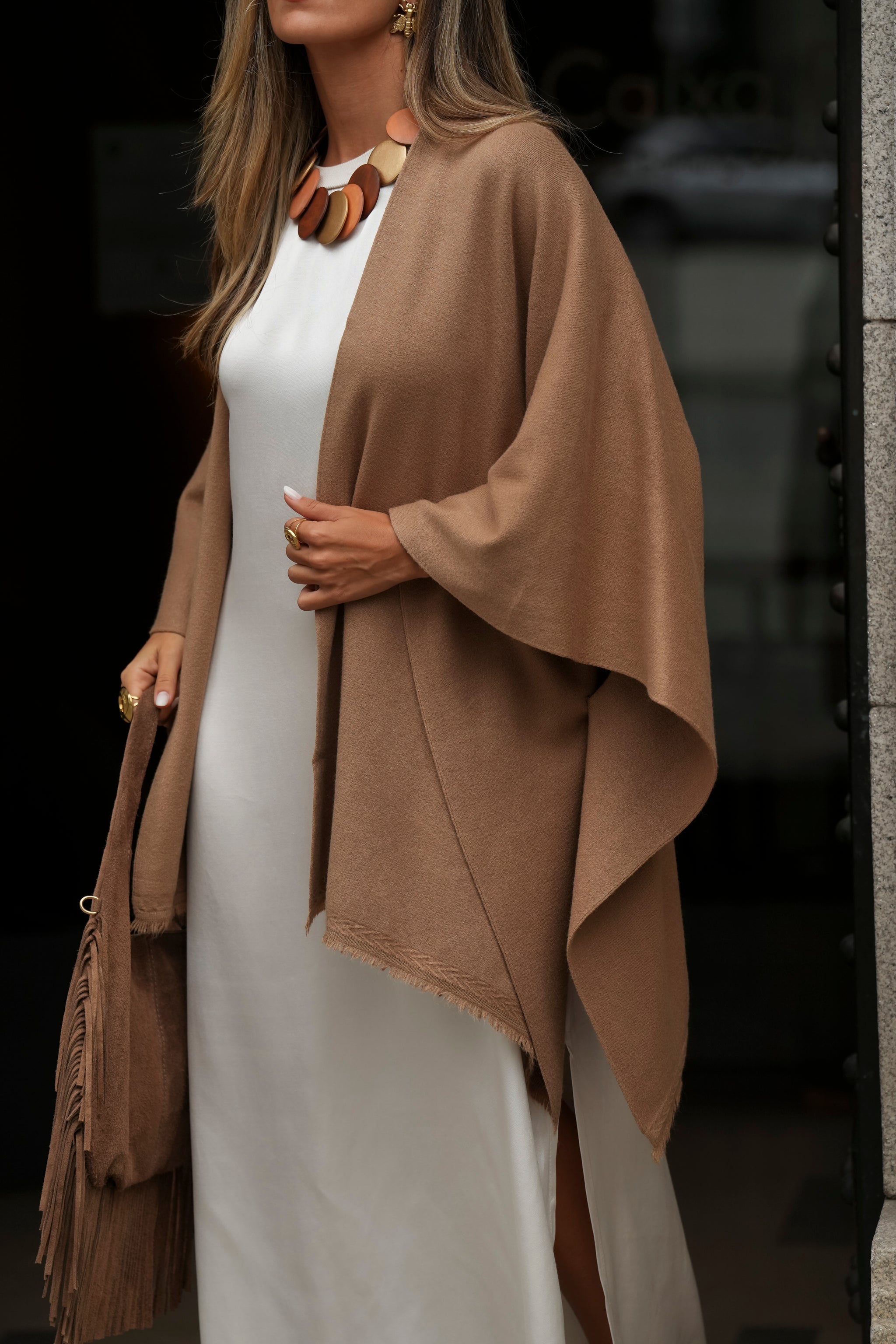 PONCHO LUCRÉCIA