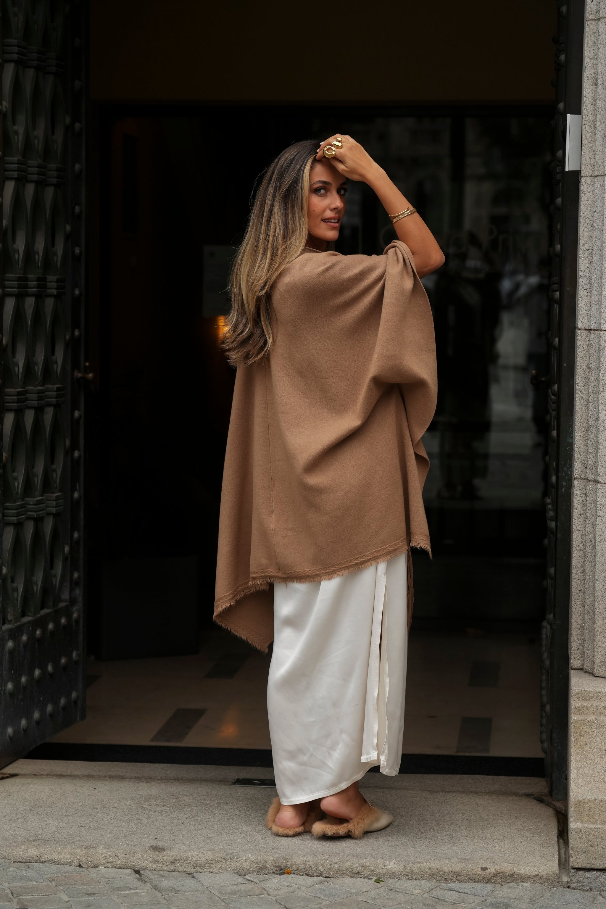 PONCHO LUCRÉCIA