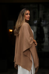 PONCHO LUCRÉCIA
