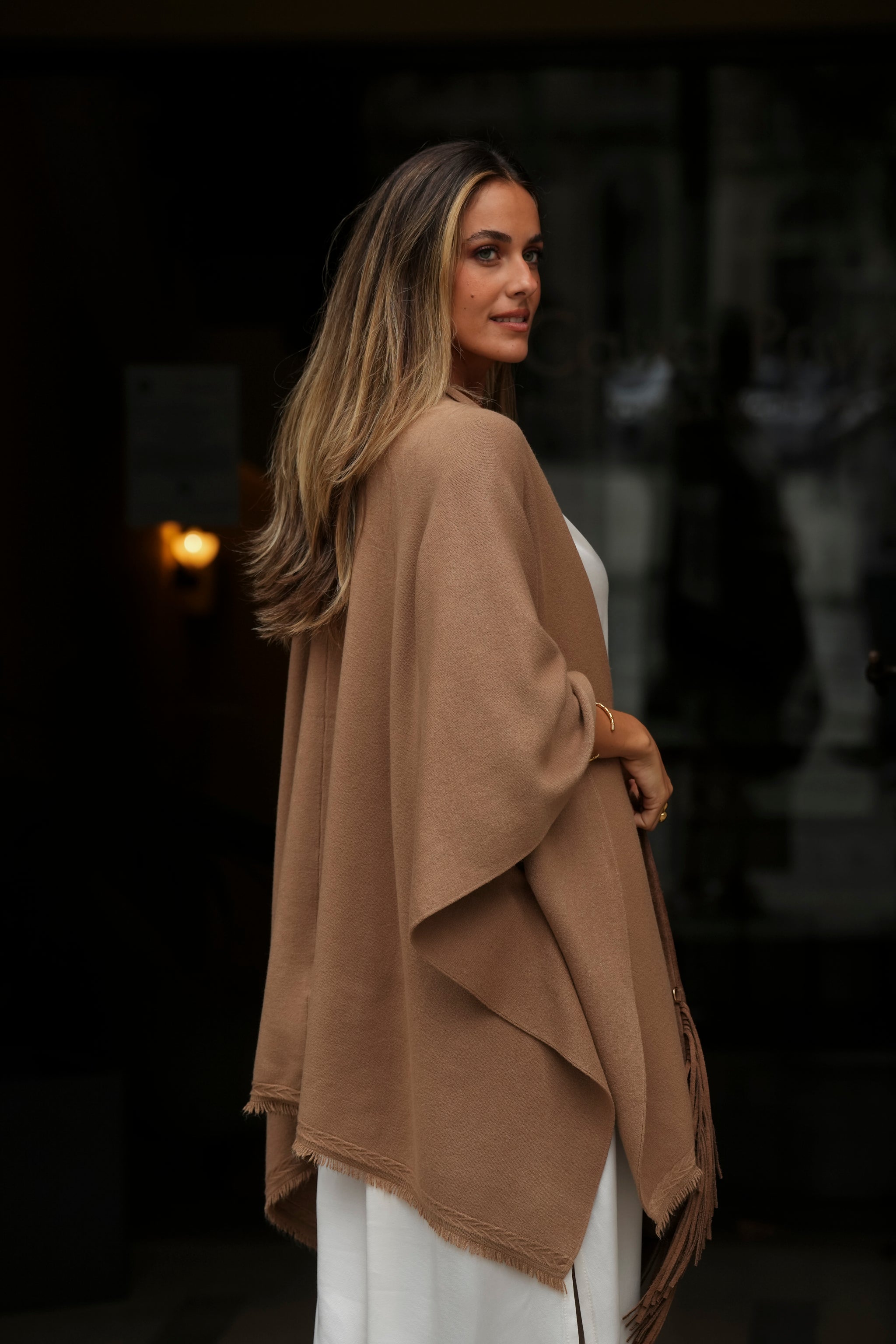 PONCHO LUCRÉCIA