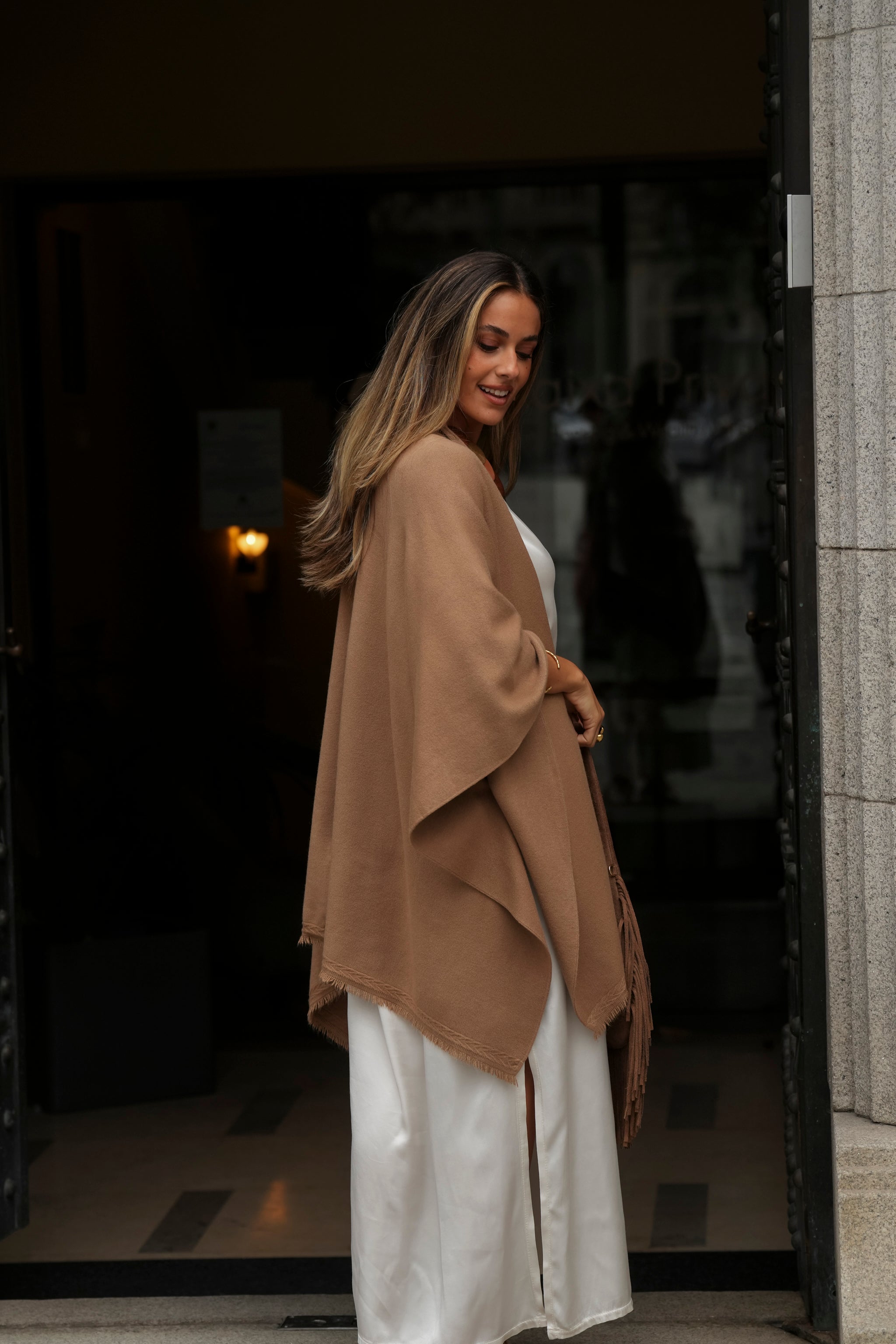 PONCHO LUCRÉCIA