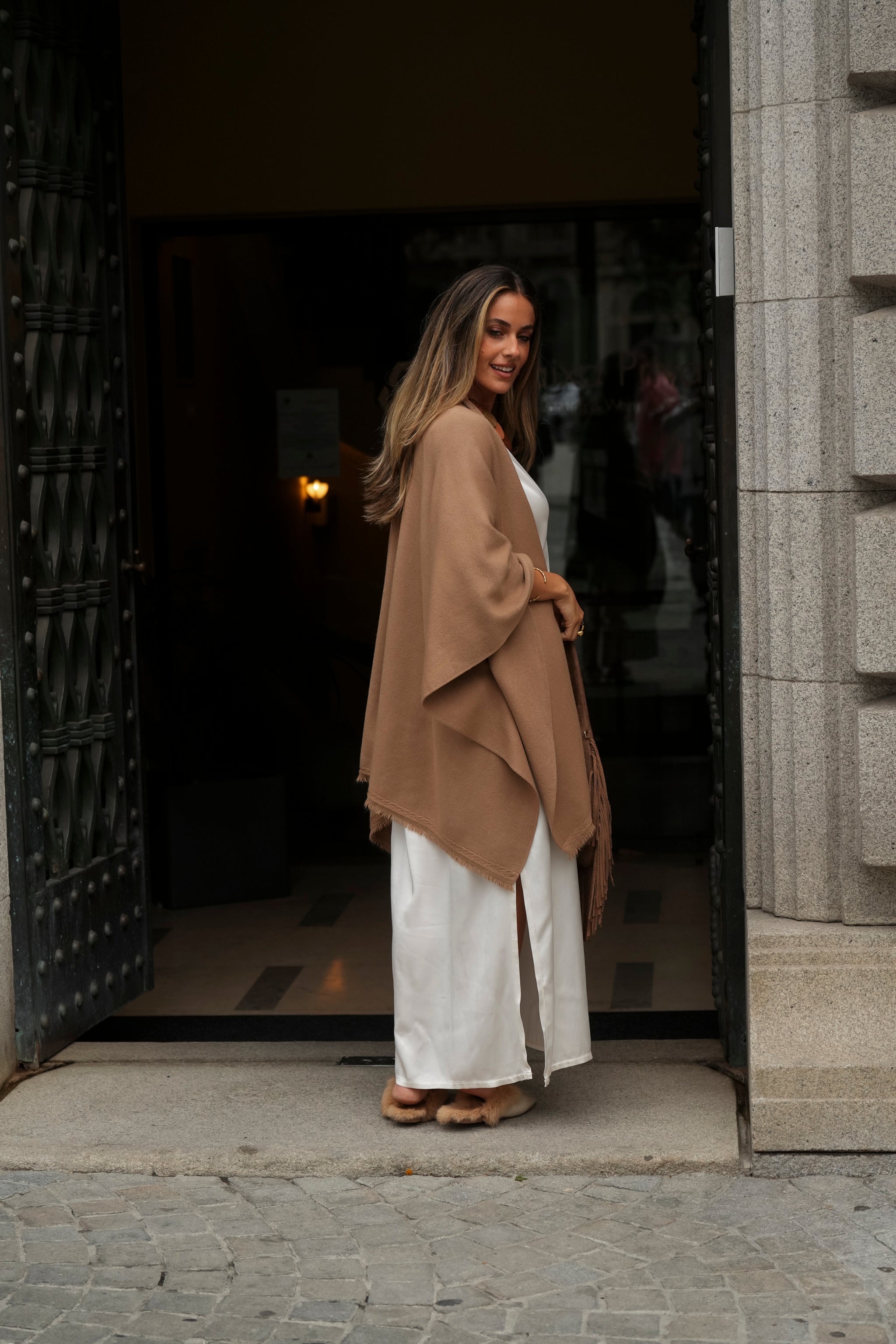 PONCHO LUCRÉCIA