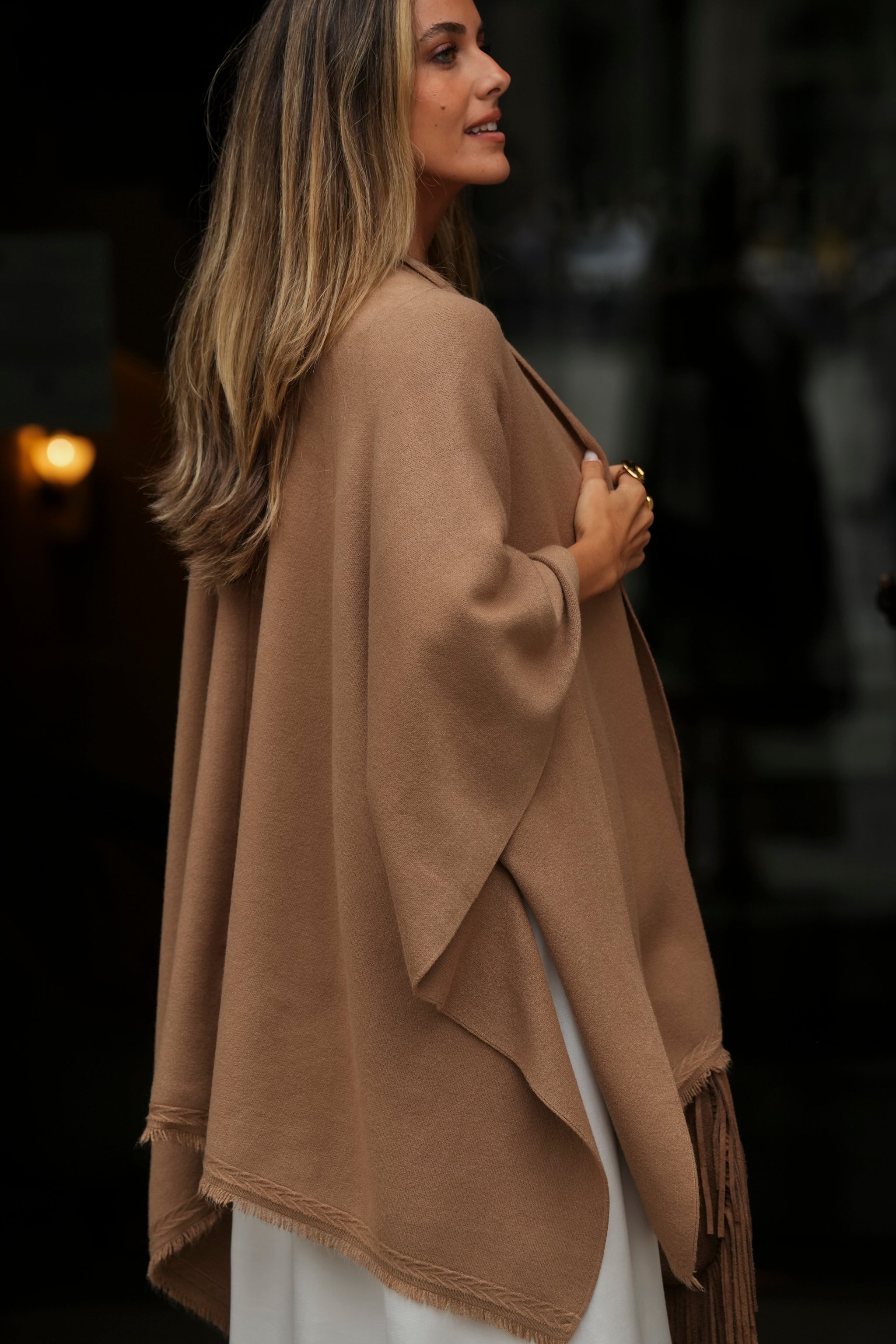 PONCHO LUCRÉCIA