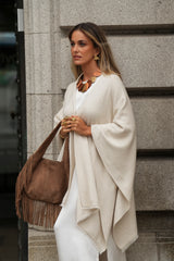 PONCHO LUCRÉCIA