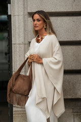 PONCHO LUCRÉCIA