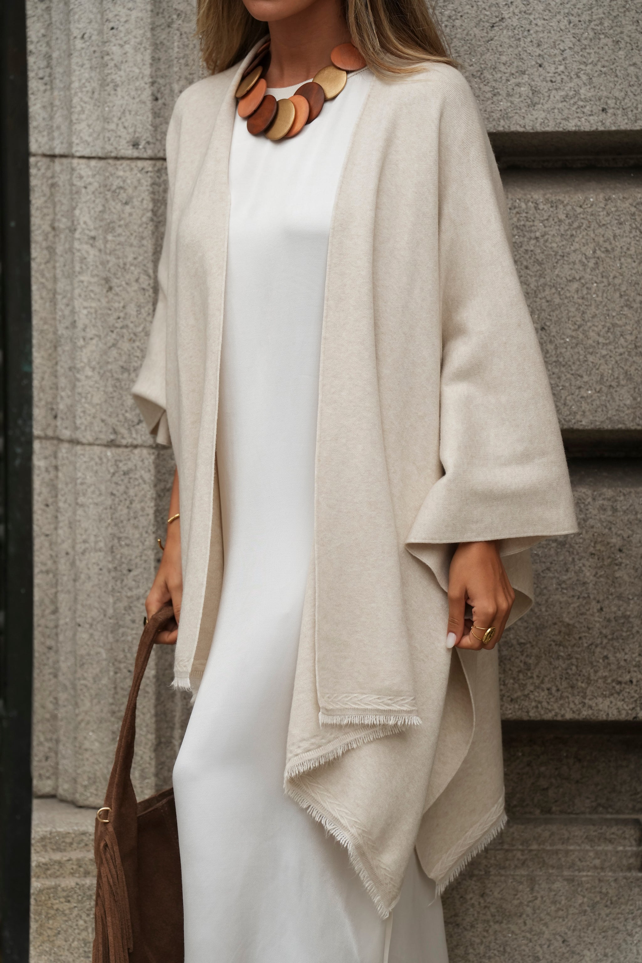 PONCHO LUCRÉCIA