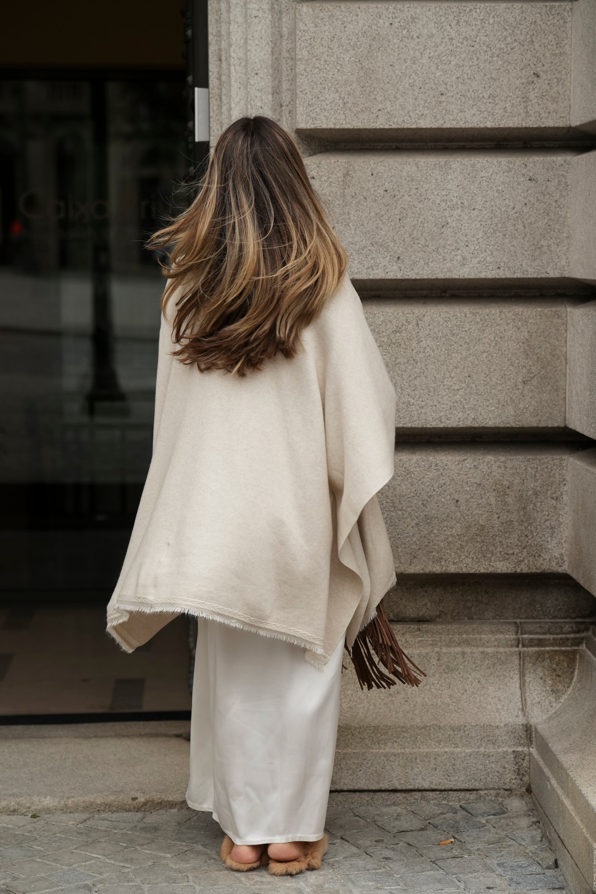 PONCHO LUCRÉCIA