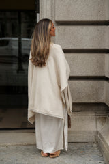 PONCHO LUCRÉCIA