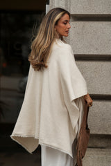 PONCHO LUCRÉCIA