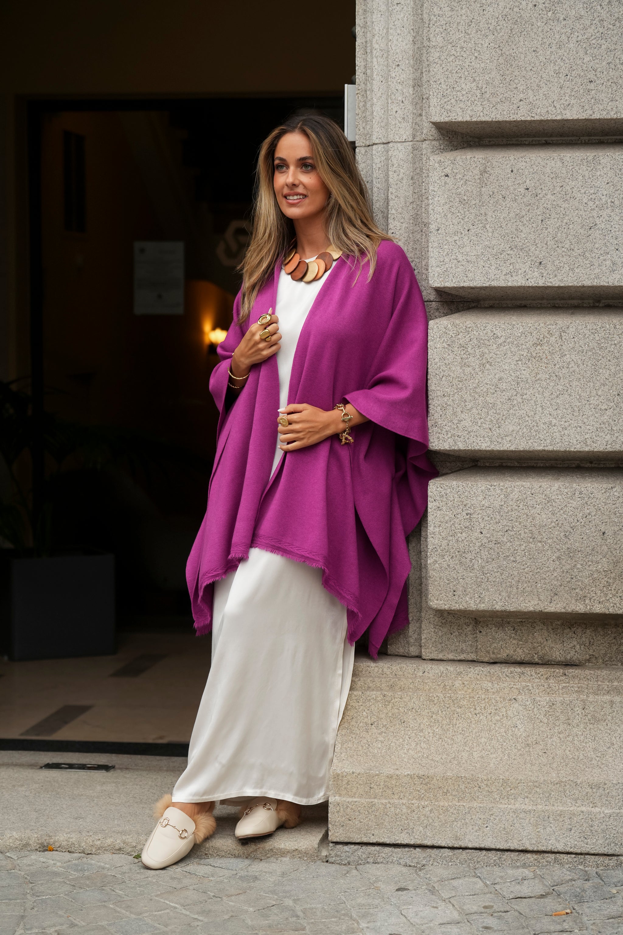 PONCHO LUCRÉCIA