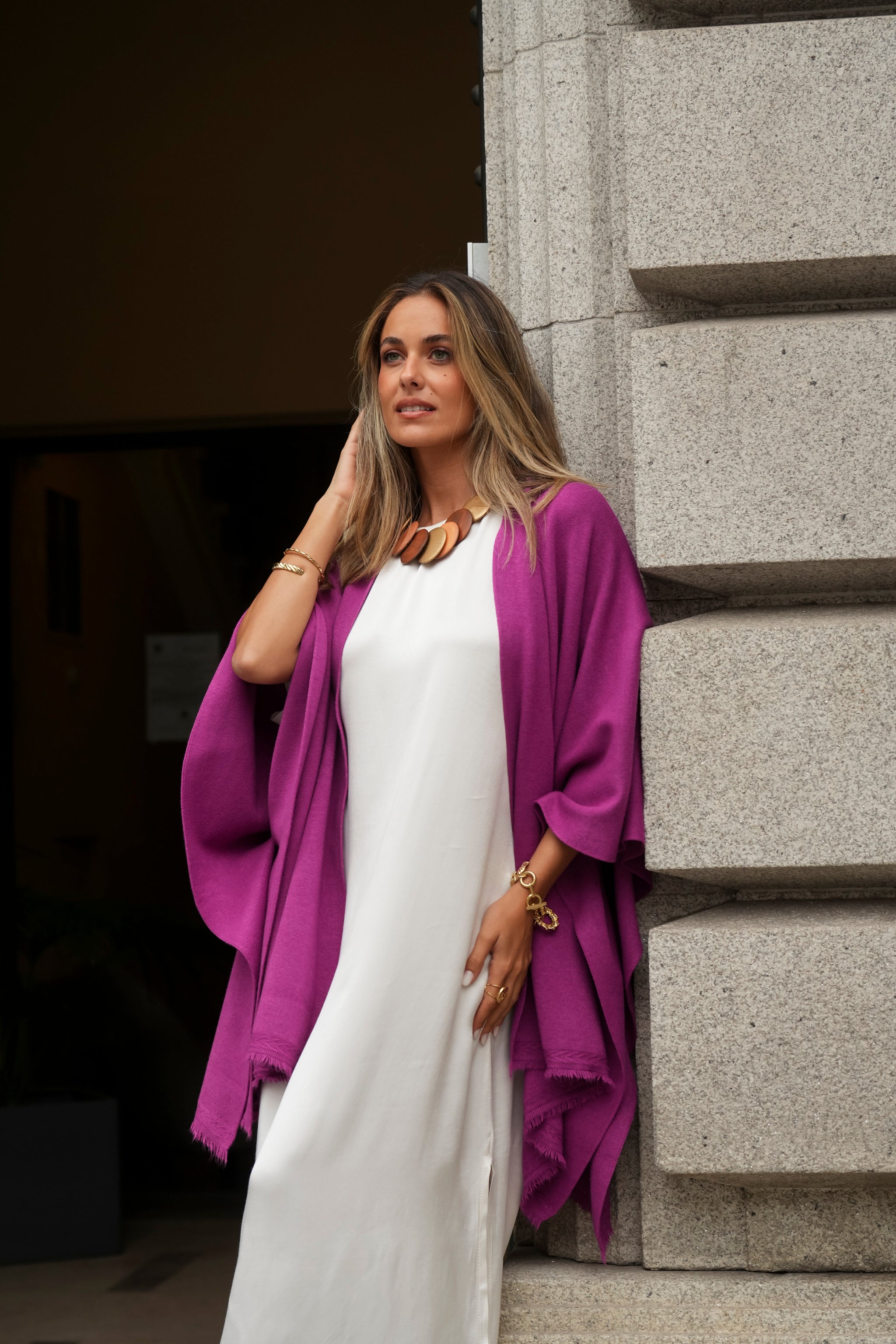PONCHO LUCRÉCIA