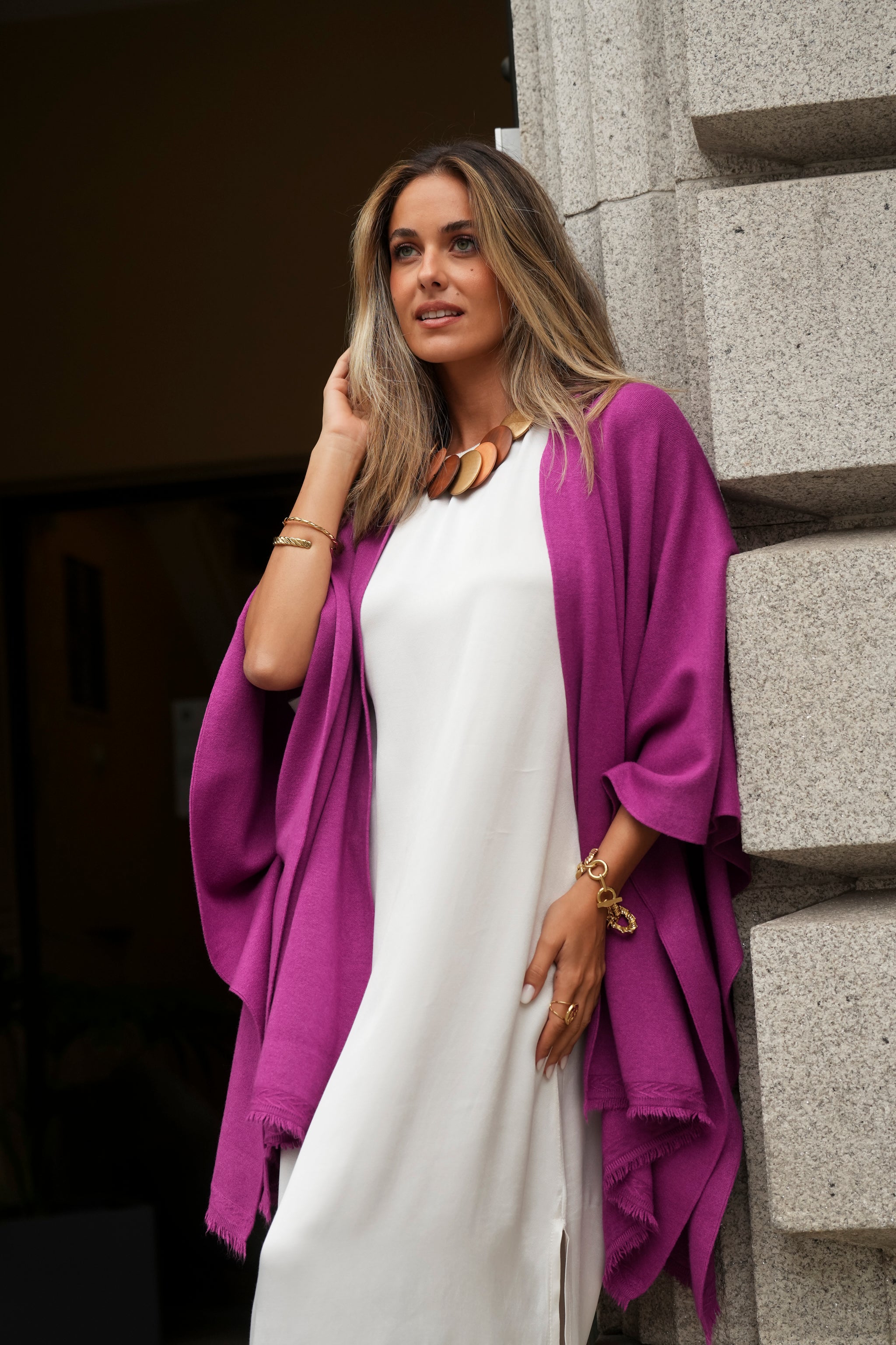 PONCHO LUCRÉCIA