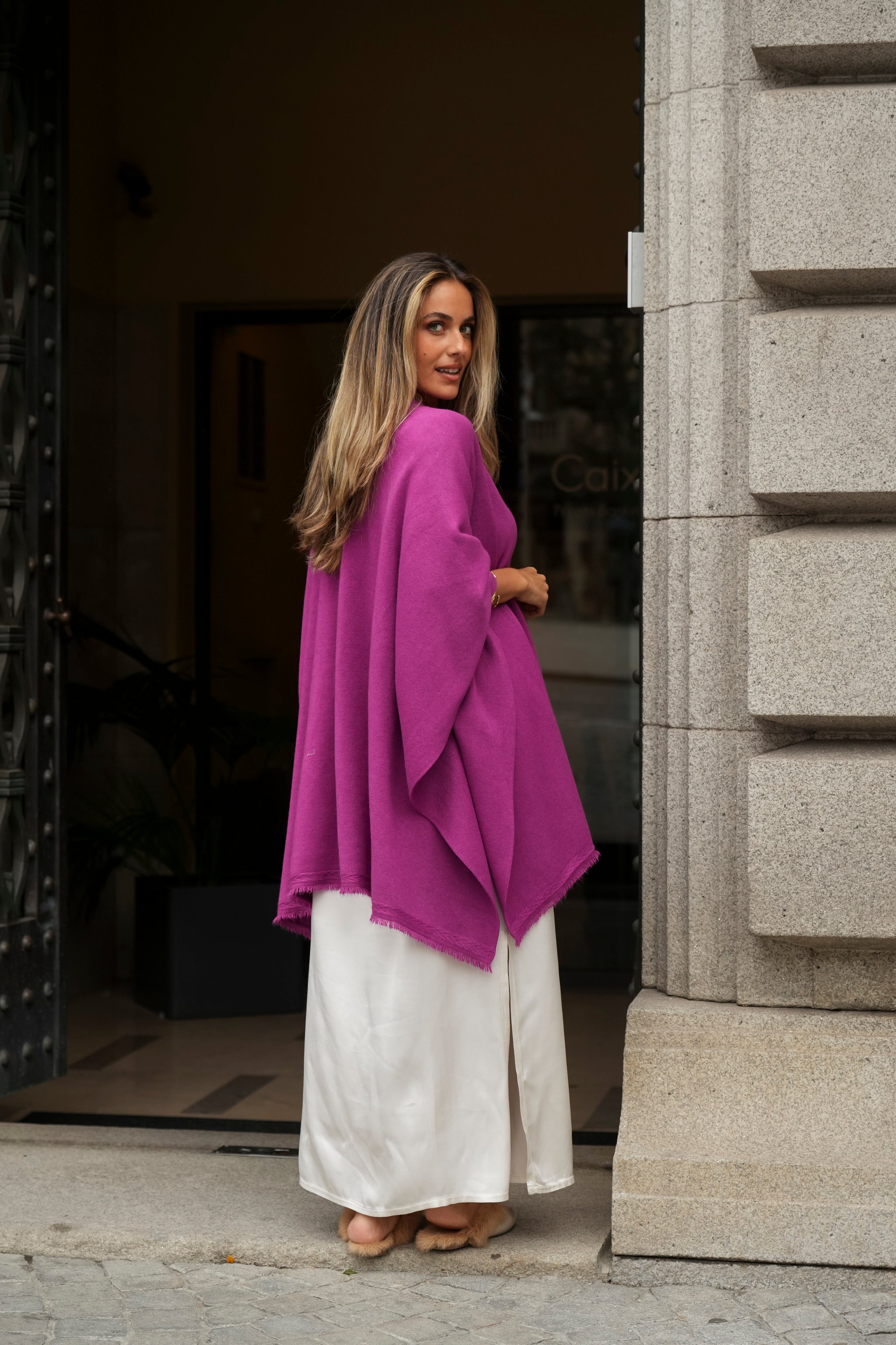 PONCHO LUCRÉCIA
