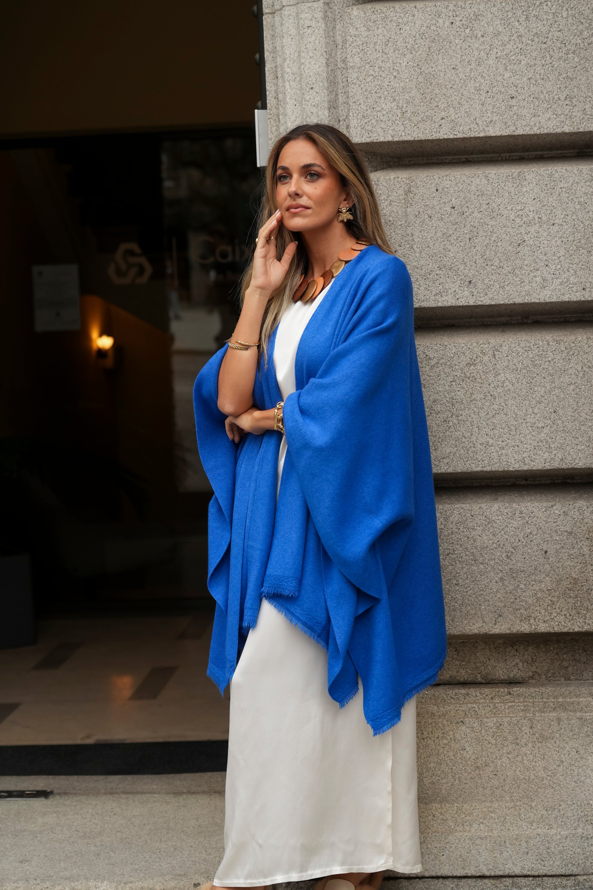 PONCHO LUCRÉCIA