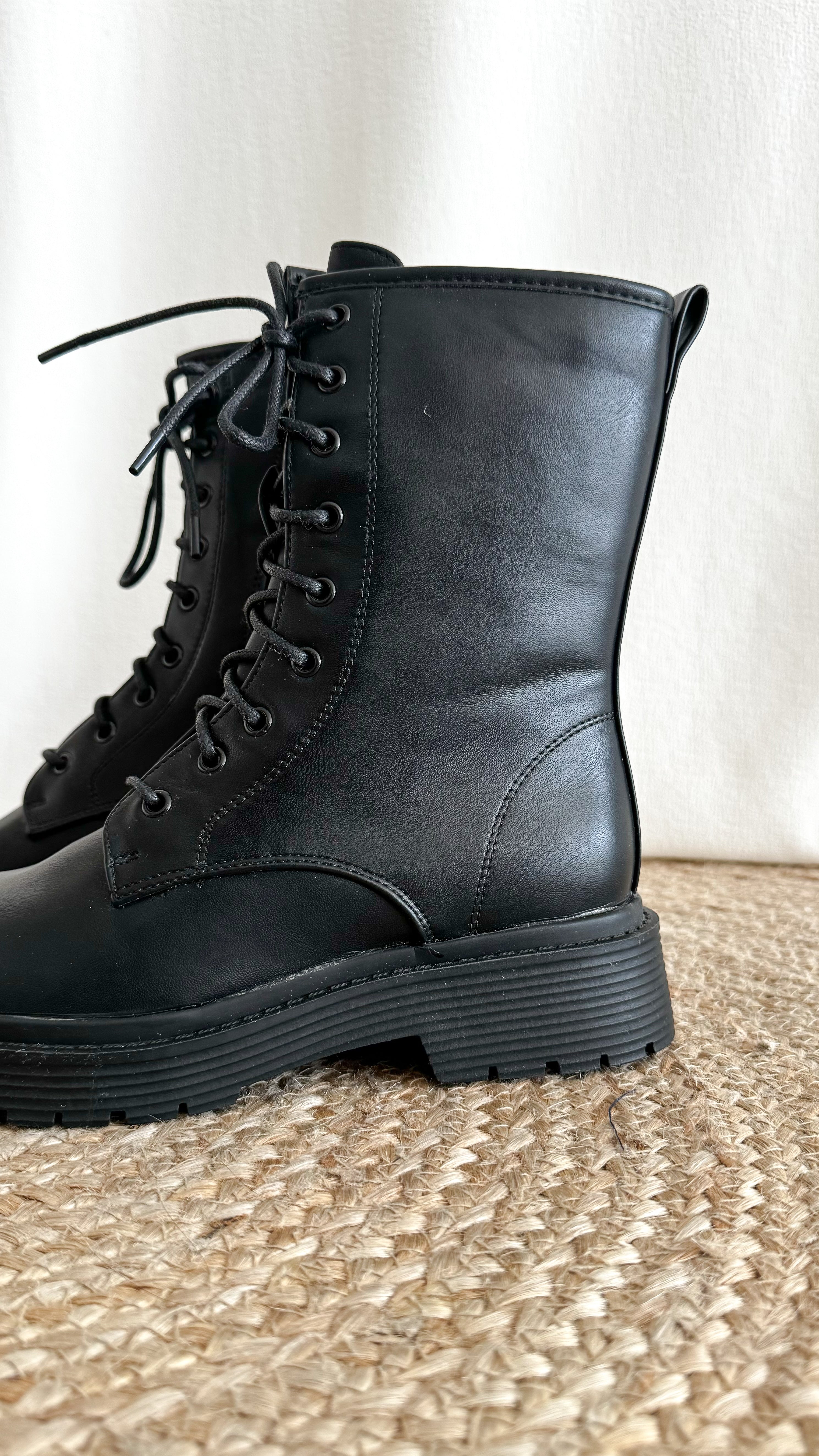 BOTA MILITAR