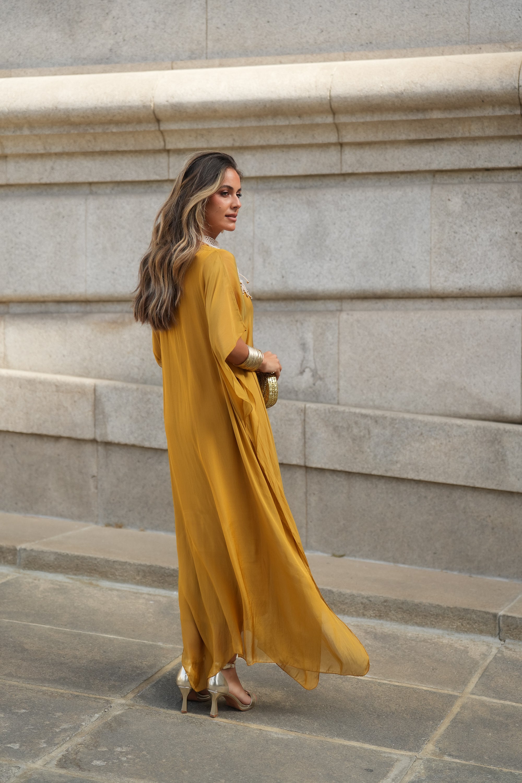 VESTIDO VIOLETA AMARELO MOSTARDA