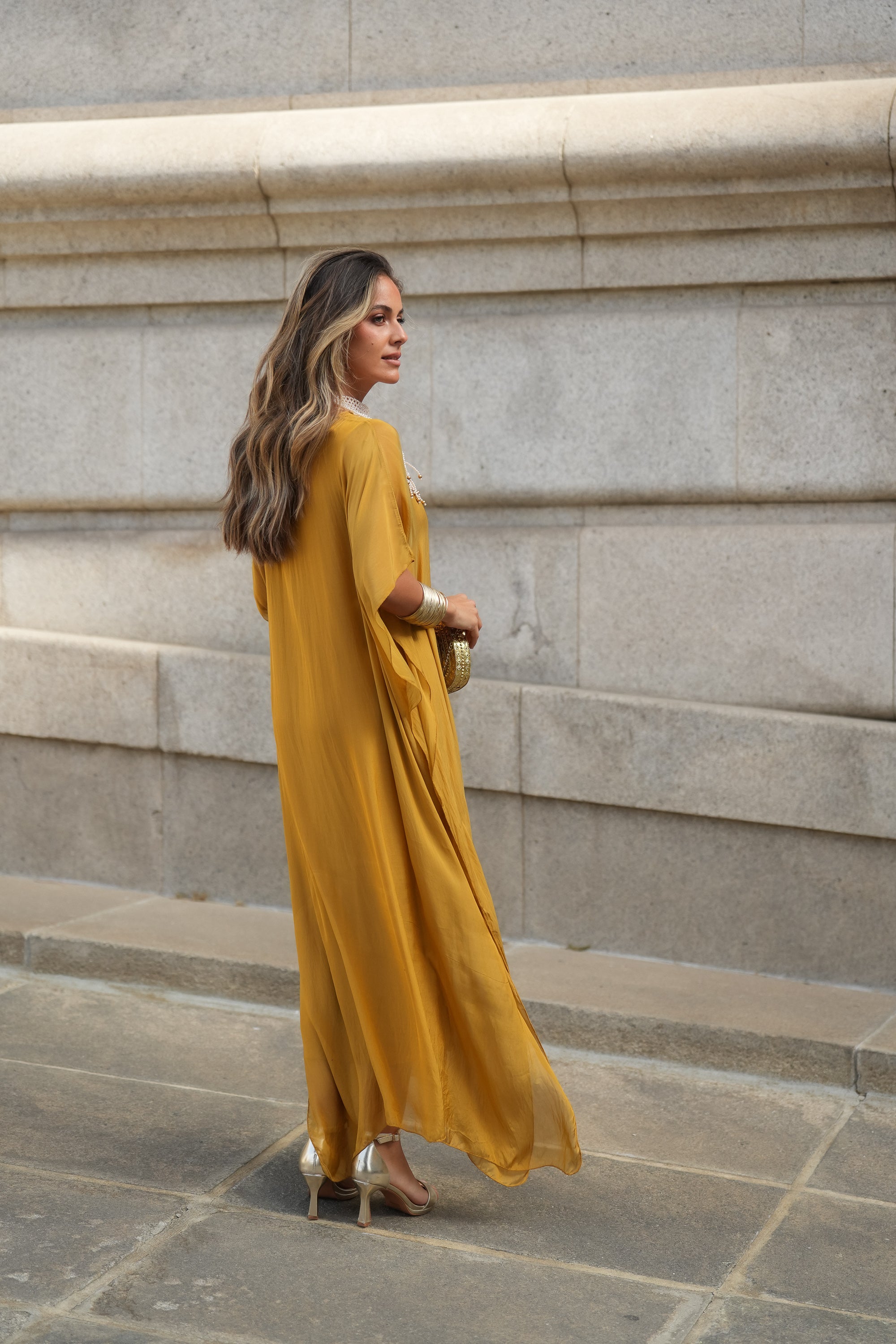 VESTIDO VIOLETA AMARELO MOSTARDA