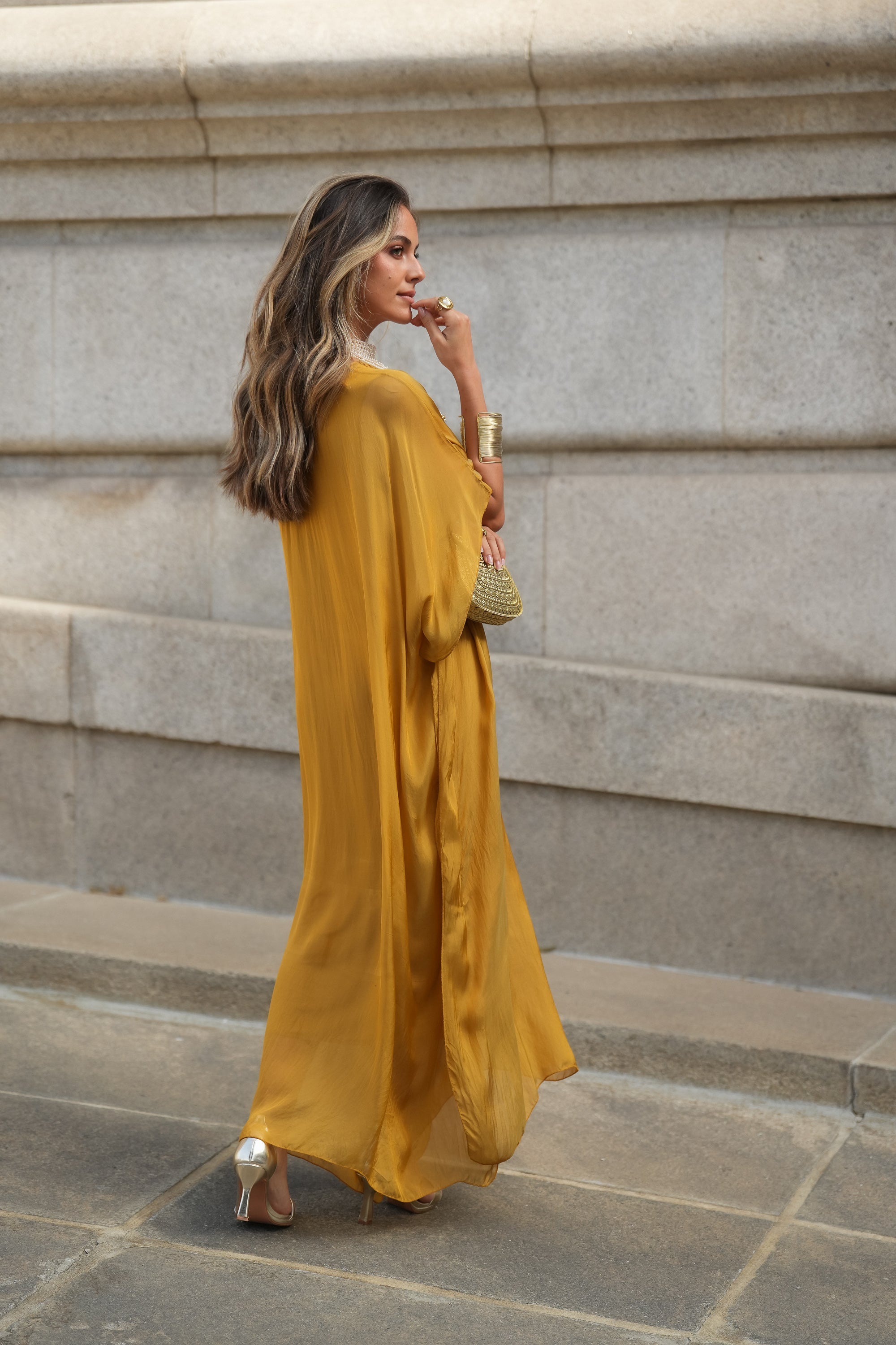 VESTIDO VIOLETA AMARELO MOSTARDA