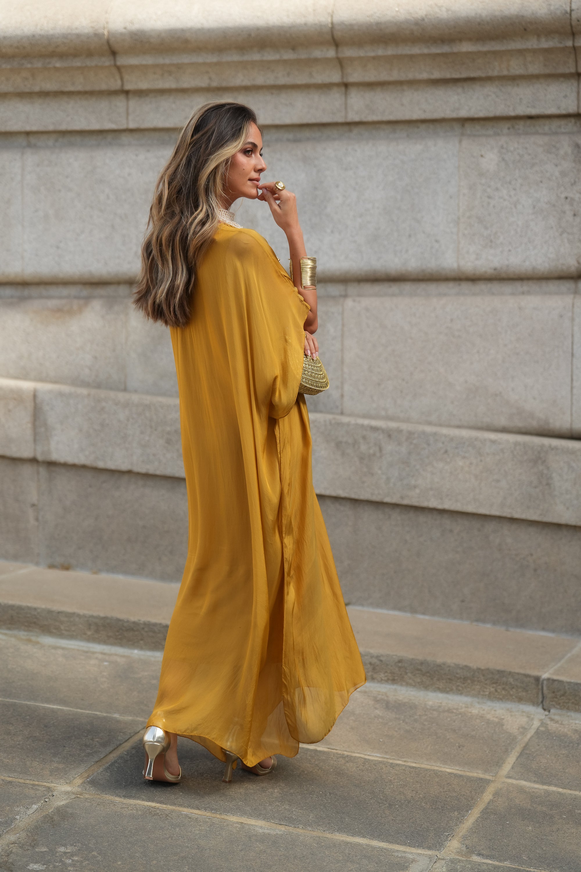 VESTIDO VIOLETA AMARELO MOSTARDA