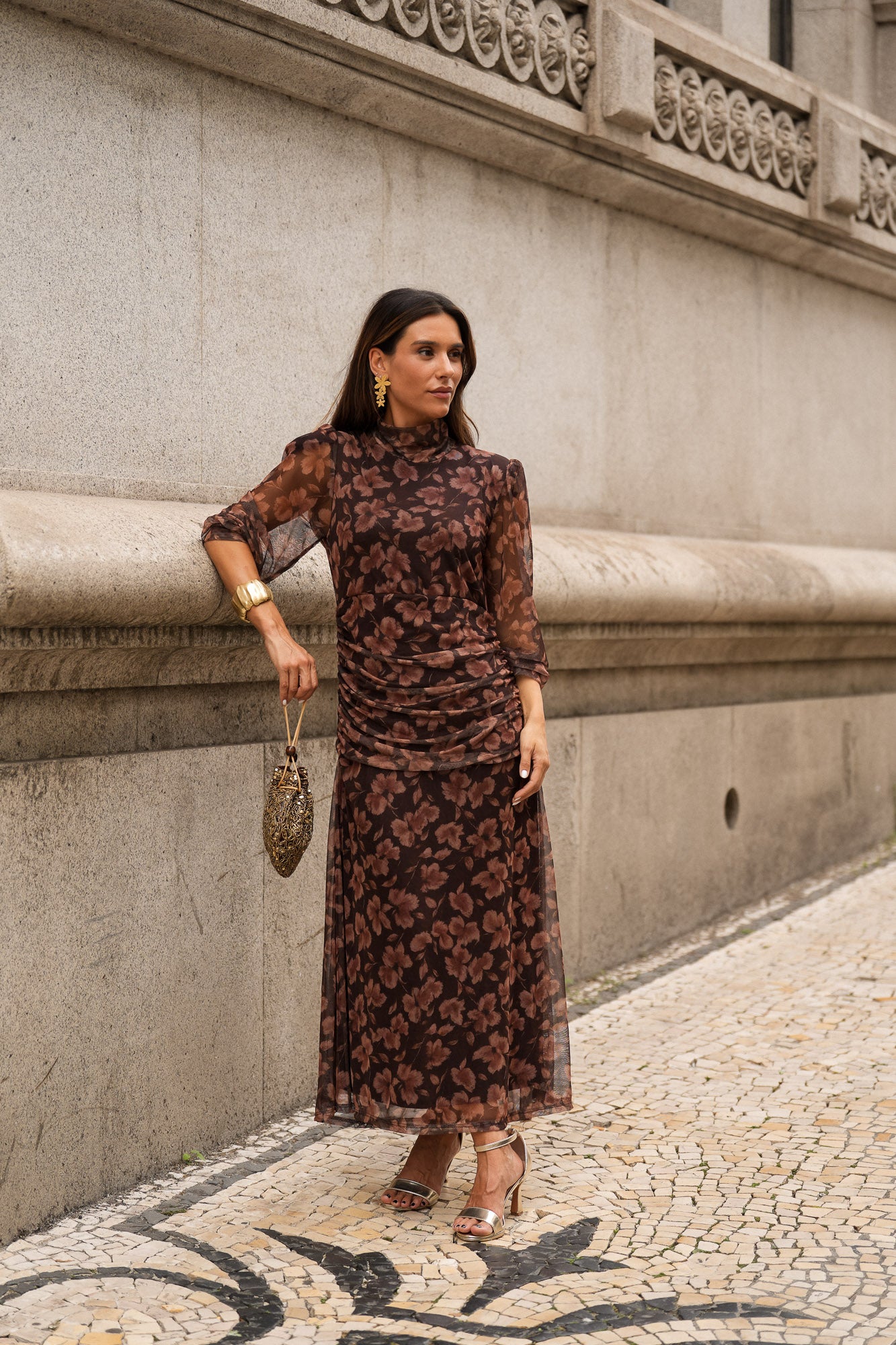 VESTIDO LOUVRE CASTANHO