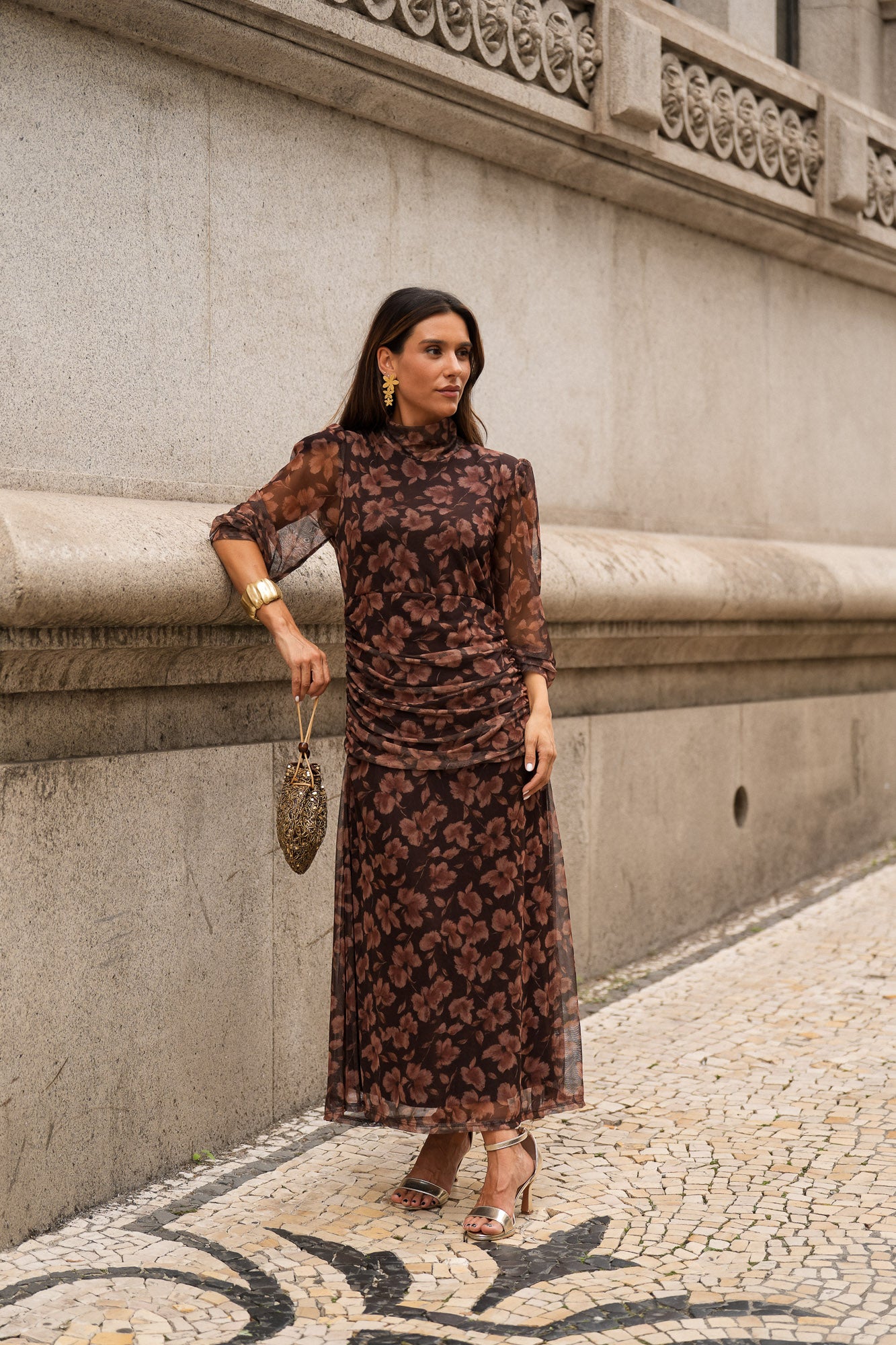 VESTIDO LOUVRE CASTANHO