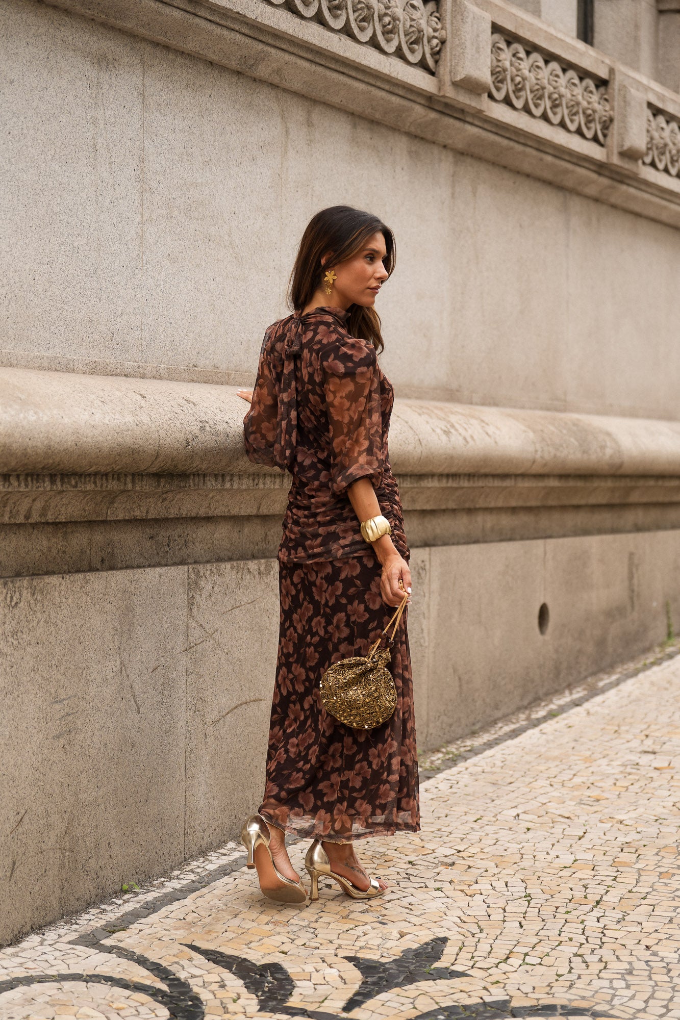 VESTIDO LOUVRE CASTANHO