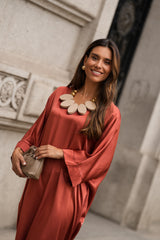 COLAR TERESA BEGE